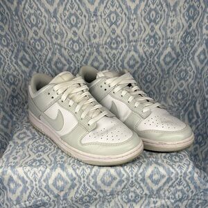 Nike Men's White and Light Gray Dunks
